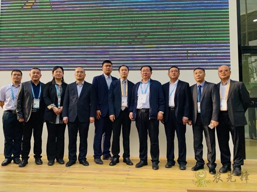 聚焦進(jìn)博會(huì)：約翰迪爾舉辦零件采購(gòu)協(xié)議簽約儀式