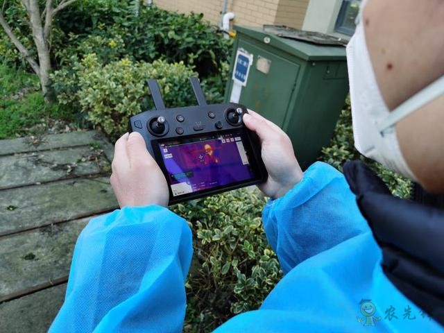 農(nóng)業(yè)無(wú)人機(jī)變身&ldquo;運(yùn)輸機(jī)&rdquo;，上海奉賢用無(wú)人機(jī)服務(wù)隔離人員