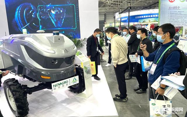 酷!超星智能新能源無(wú)人駕駛拖拉機(jī)首次亮相中國(guó)農(nóng)機(jī)展