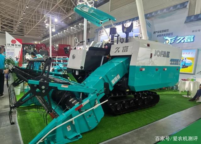 久富履帶全喂入聯(lián)合收割機(jī)