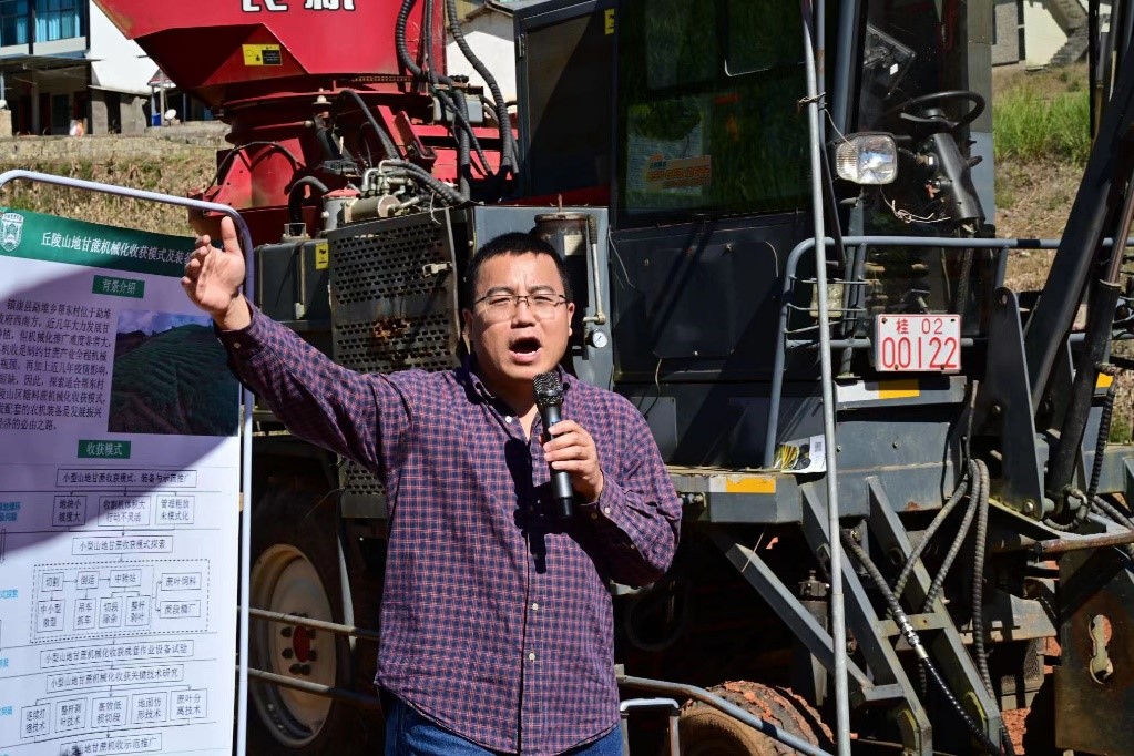 中國農大研發(fā)新農機助云南山地甘蔗收割