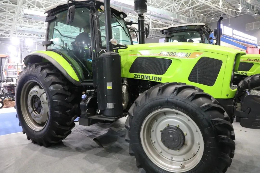 全國農(nóng)機(jī)展中聯(lián)重科多款明星產(chǎn)品推動行業(yè)升級