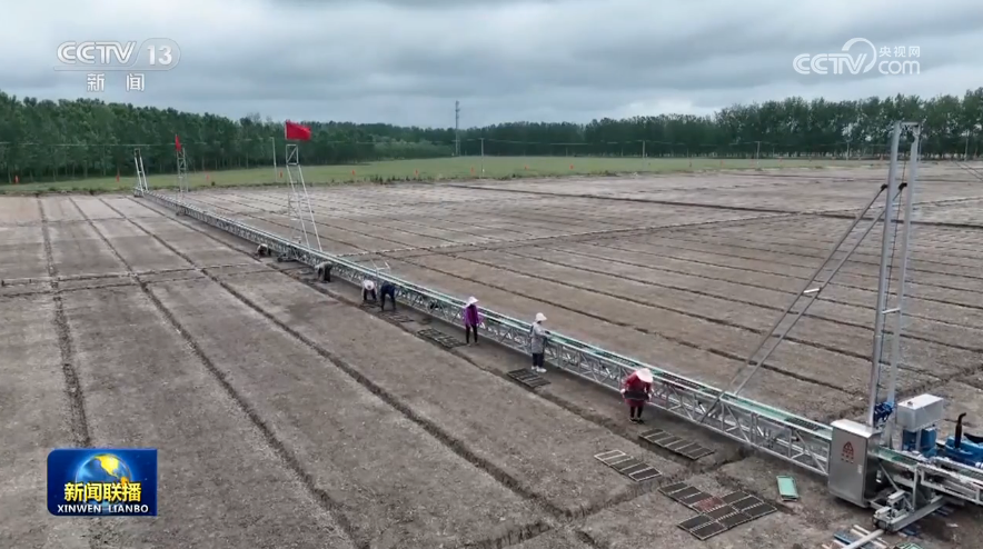 新型播種機(jī)“亮眼”春耕